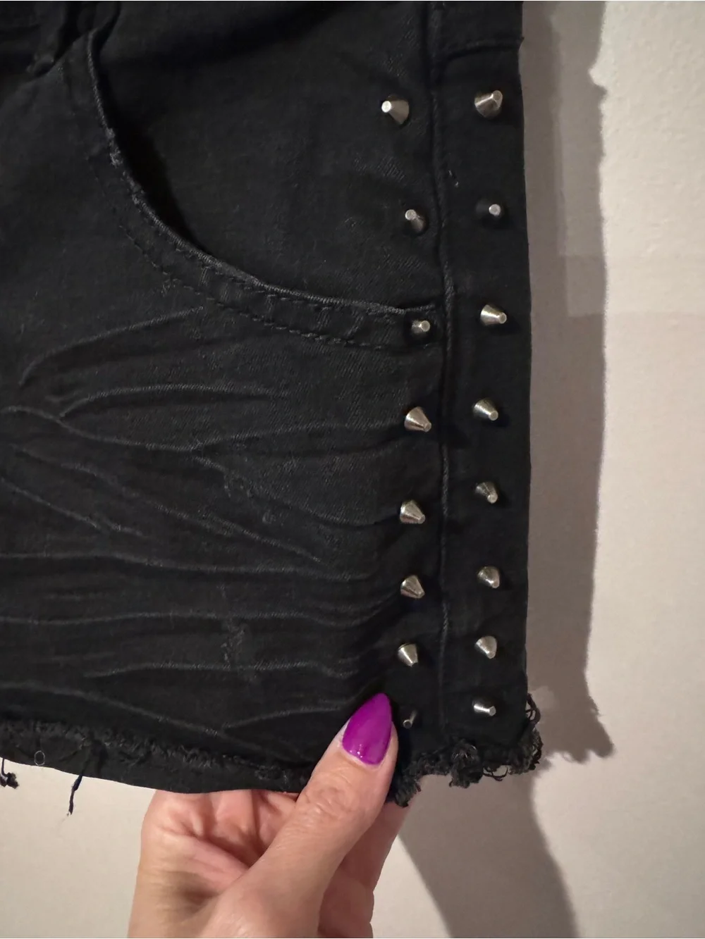 Forever 21 Shorts Black Studded Denim Raw Hem Edgy Festival Punk Goth 27